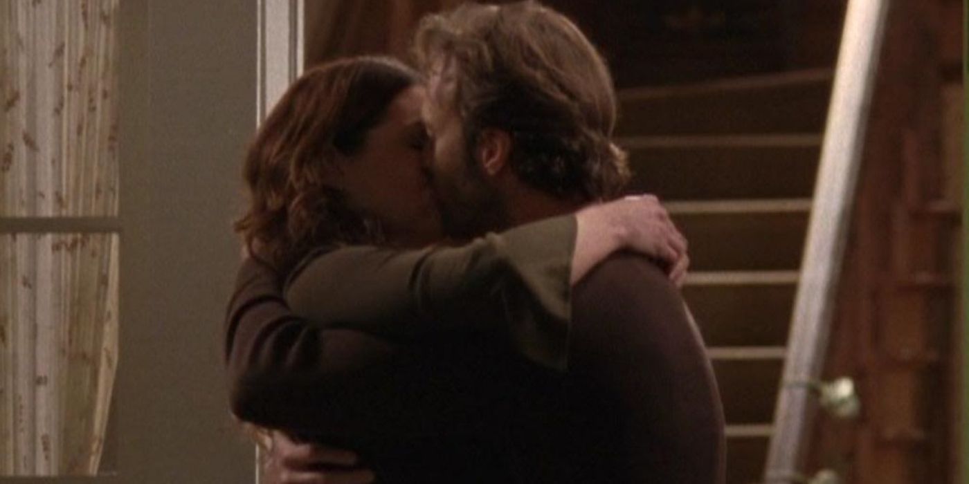 Lorelai and Luke kiss for the first time in Gilmore Girls.