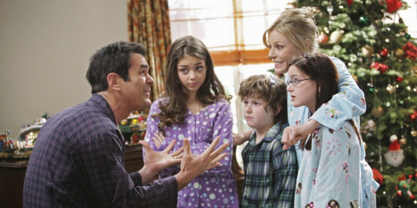 The Dunphy family standing together on Christmas on Modern Family