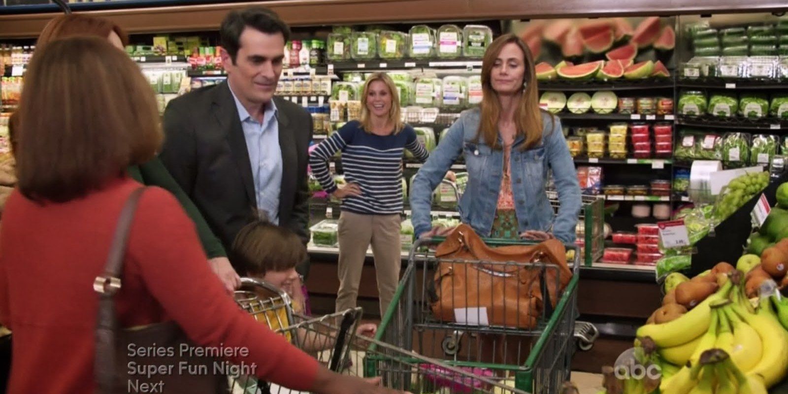 phil-dunphy-and-the-divorced-women-modern-family at grocery store