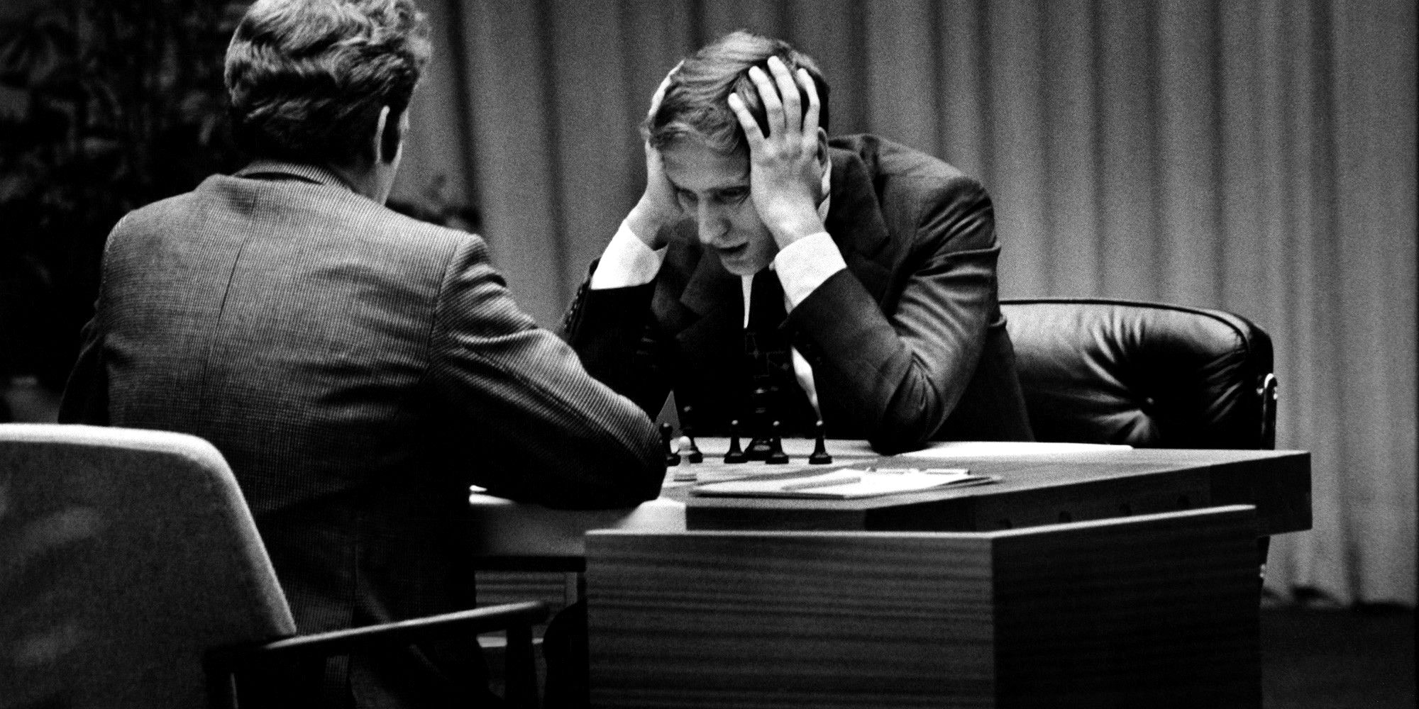 Fischer VS Spassky in an intense chess matchup