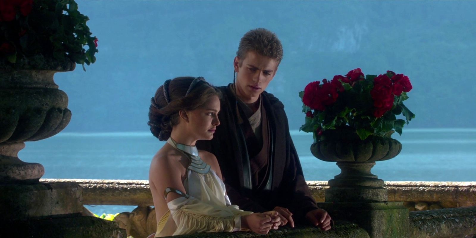 Padme and Anakin talk on the balcony in Star Wars