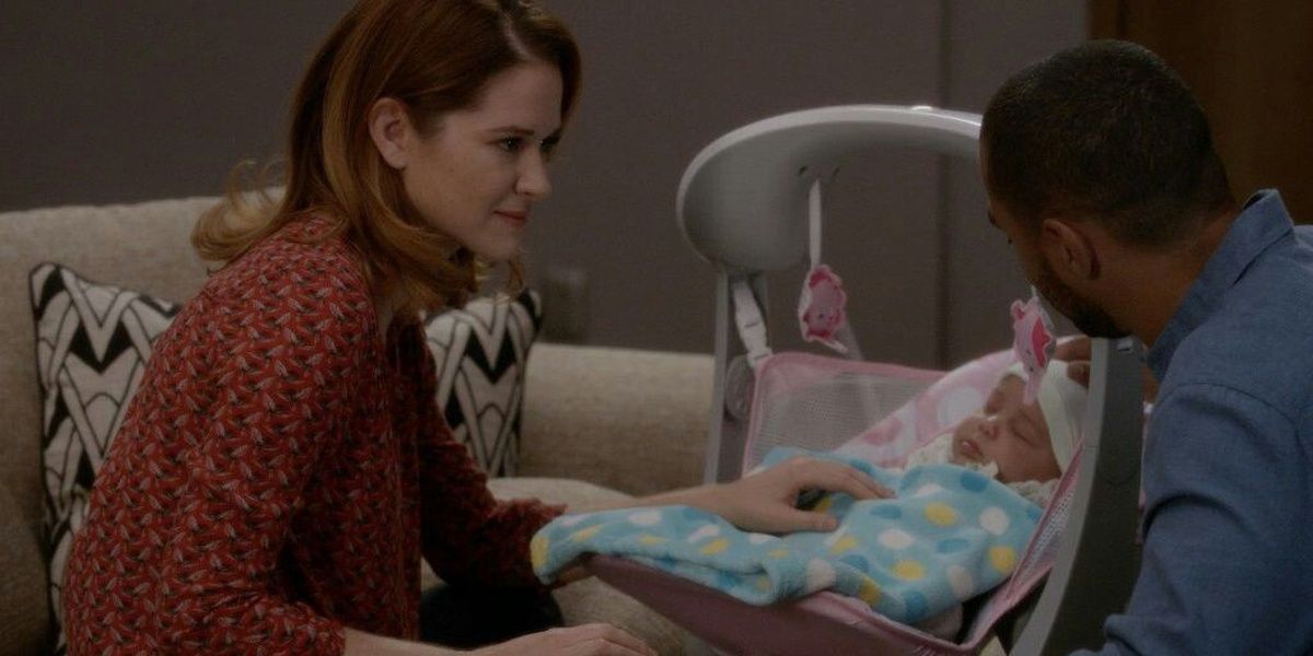 April e Jackson com a bebê Harriet em Grey's Anatomy
