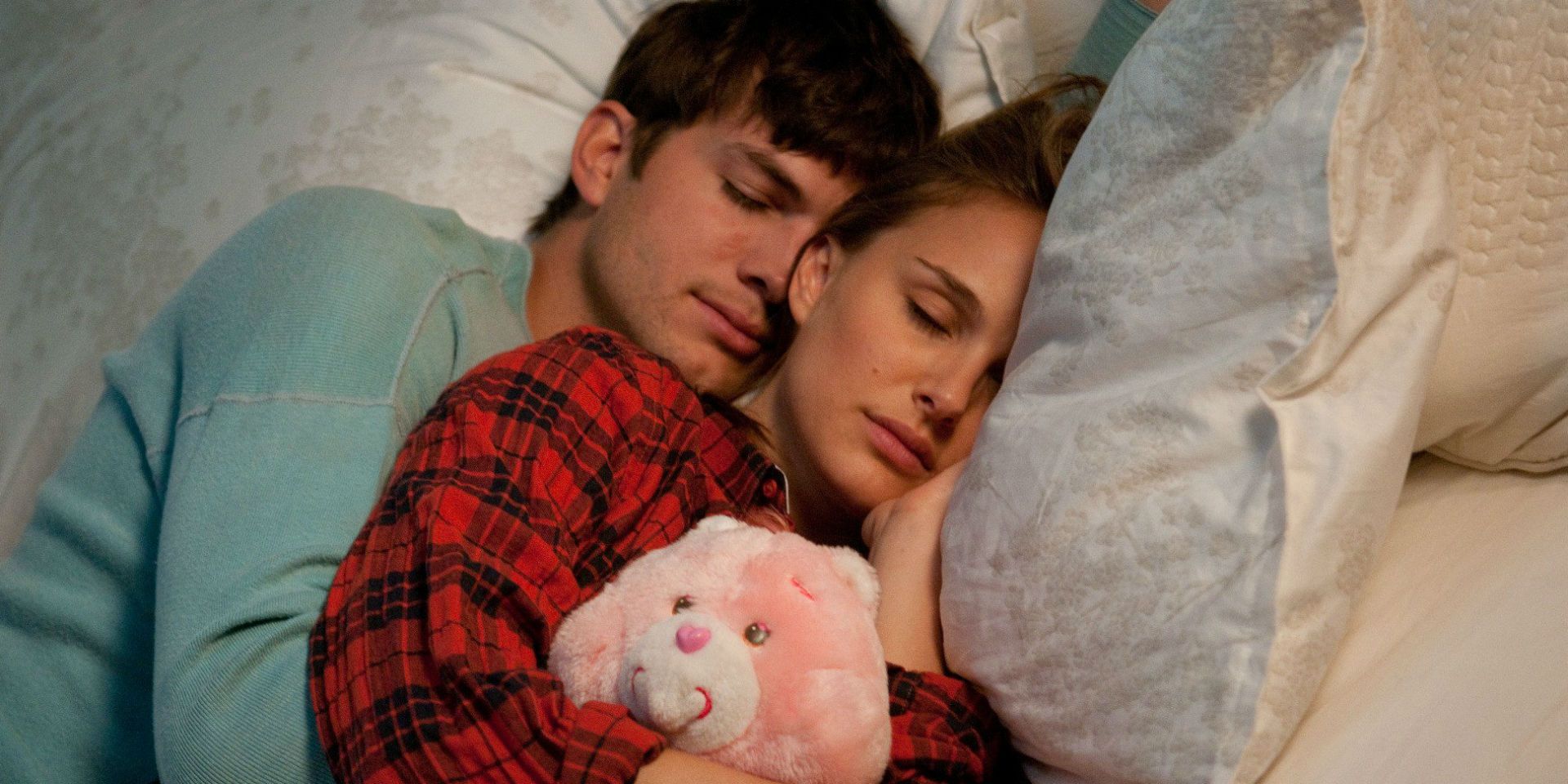 Ashton Kutcher and Natalie Portman in No Strings Attached