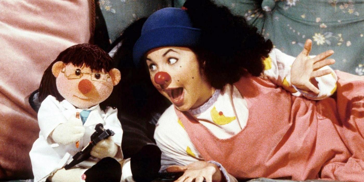 Loonette on the couch with a puppet in Big Comfy Couch