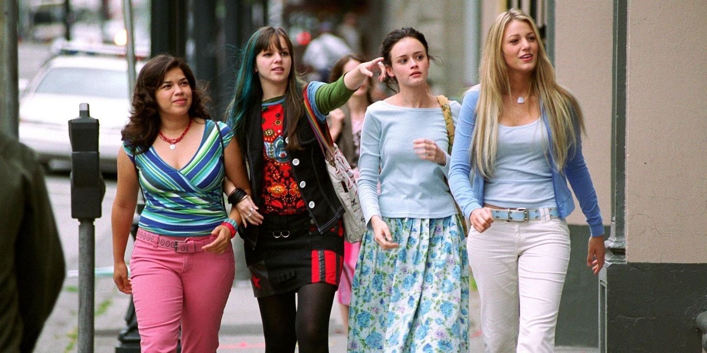 Carmen, Tibby, Lena, and Briget walking outside in The Sisterhood of the Traveling Pants