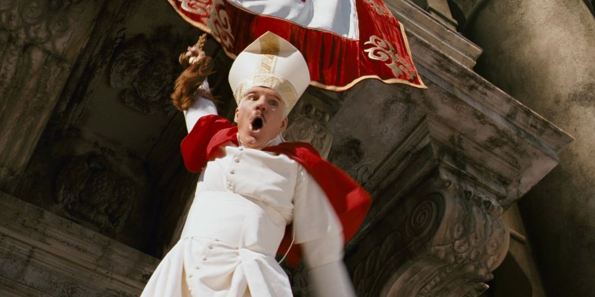 Clouseau dressed as the Pope in Pink Panther 2