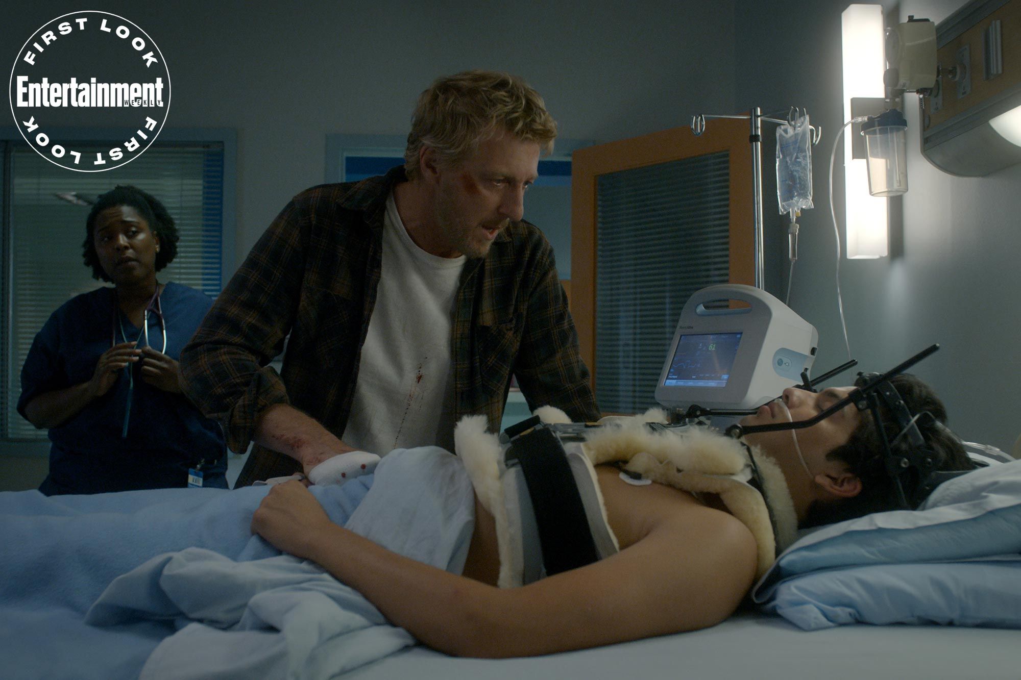 COBRA KAI (L to R) WILLIAM ZABKA as JOHNNY LAWRENCE and XOLO MARIDUEÑA as MIGUEL DIAZ in episode 301 of COBRA KAI Cr. COURTESY OF NETFLIX © 2020