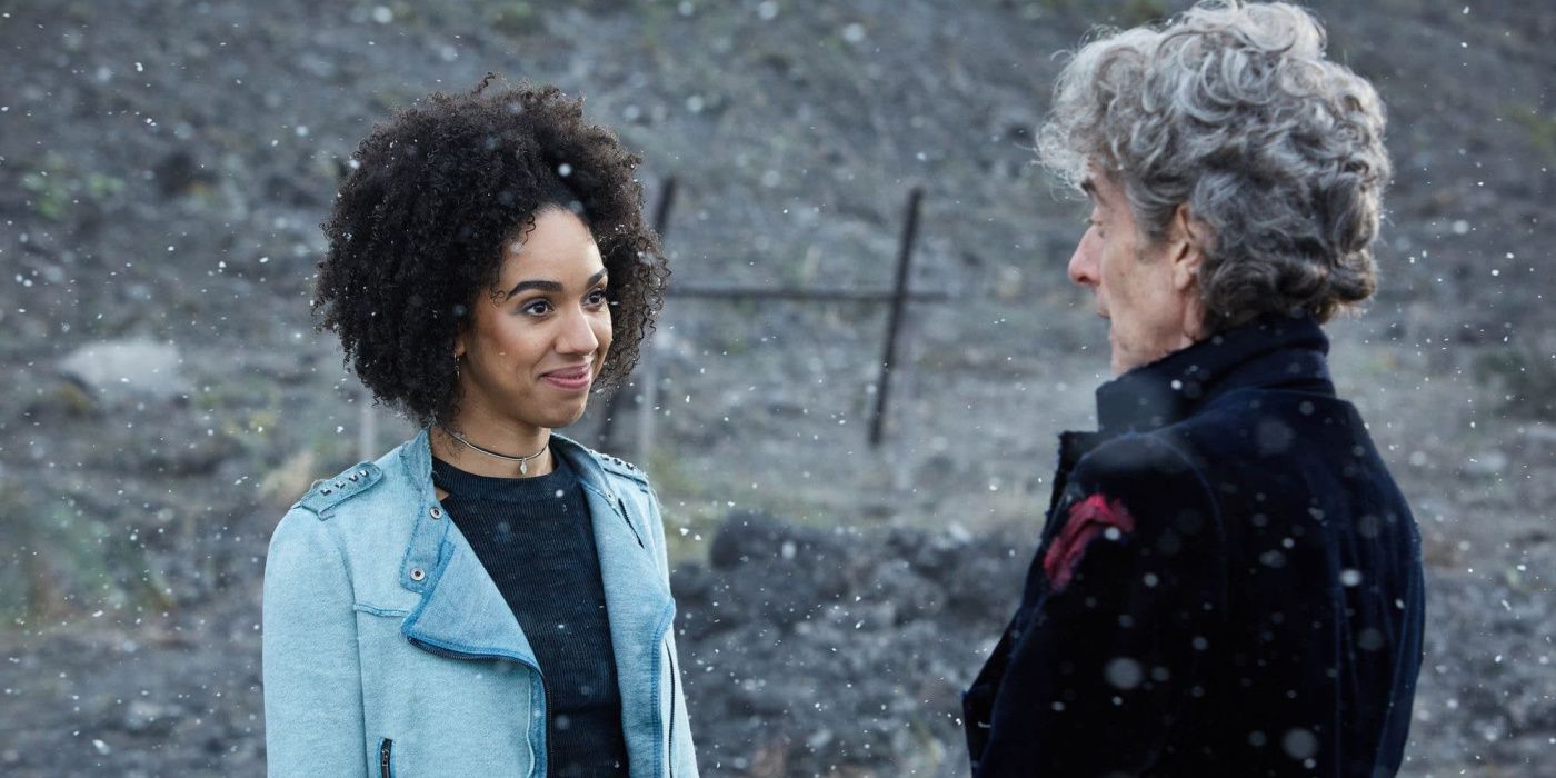 Bill Potts and the Doctor in the snow in Doctor Who
