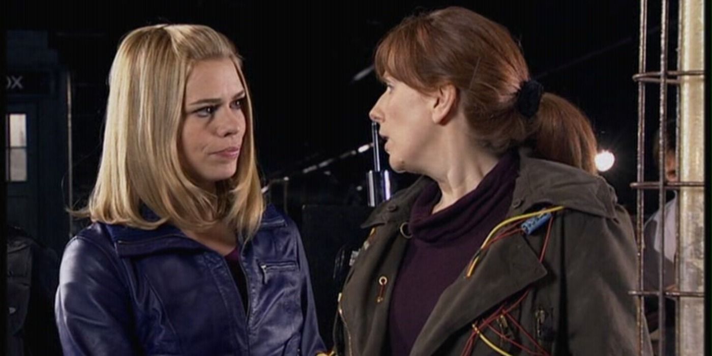 Rose and Donna talking in Doctor Who