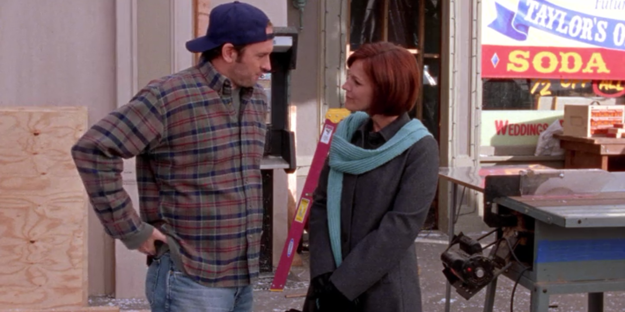 Luke and Nicole standing outside in Gilmore Girls