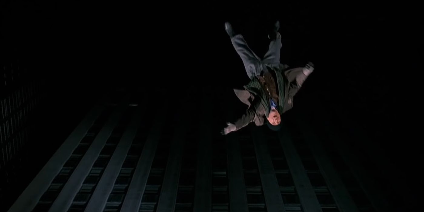 Harry falling towards the street in Home Alone 2: Lost In New York (1991)