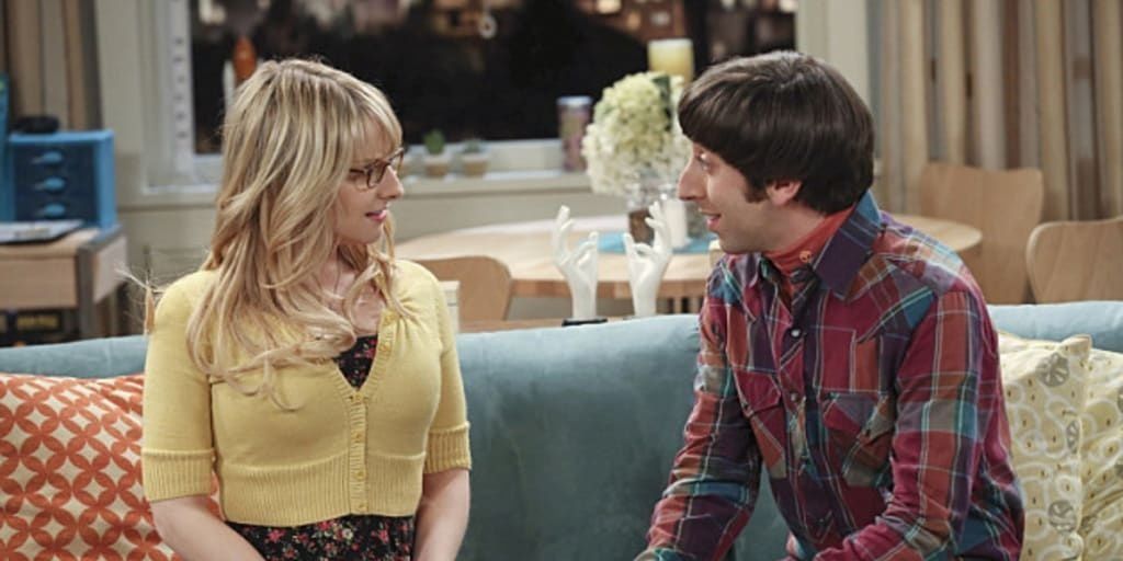 Howard and Bernadette talking at her apartment in The Big Bang Theory