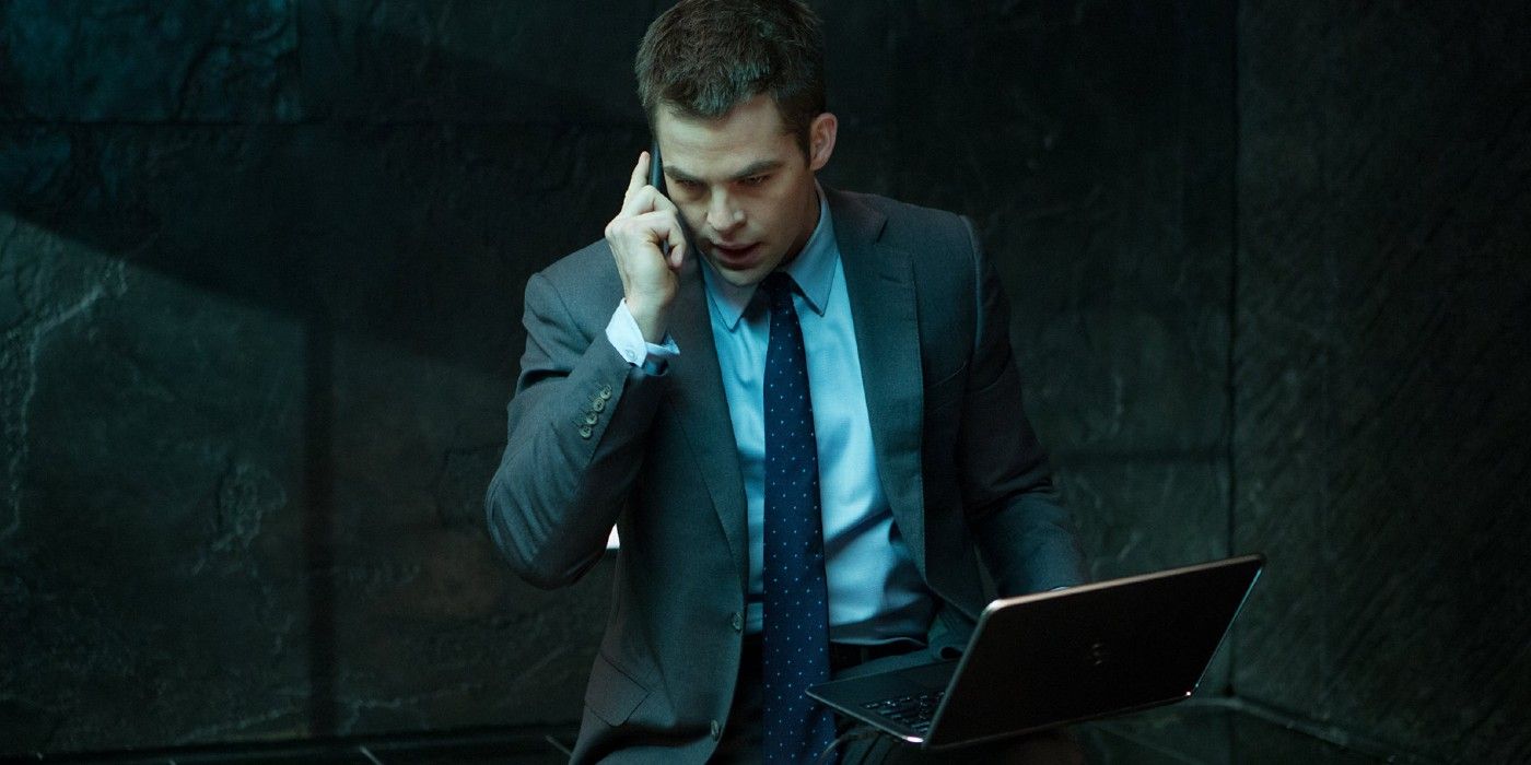 Jack Ryan (Chris Pine) on the phone in Jack Ryan Shadow Recruit