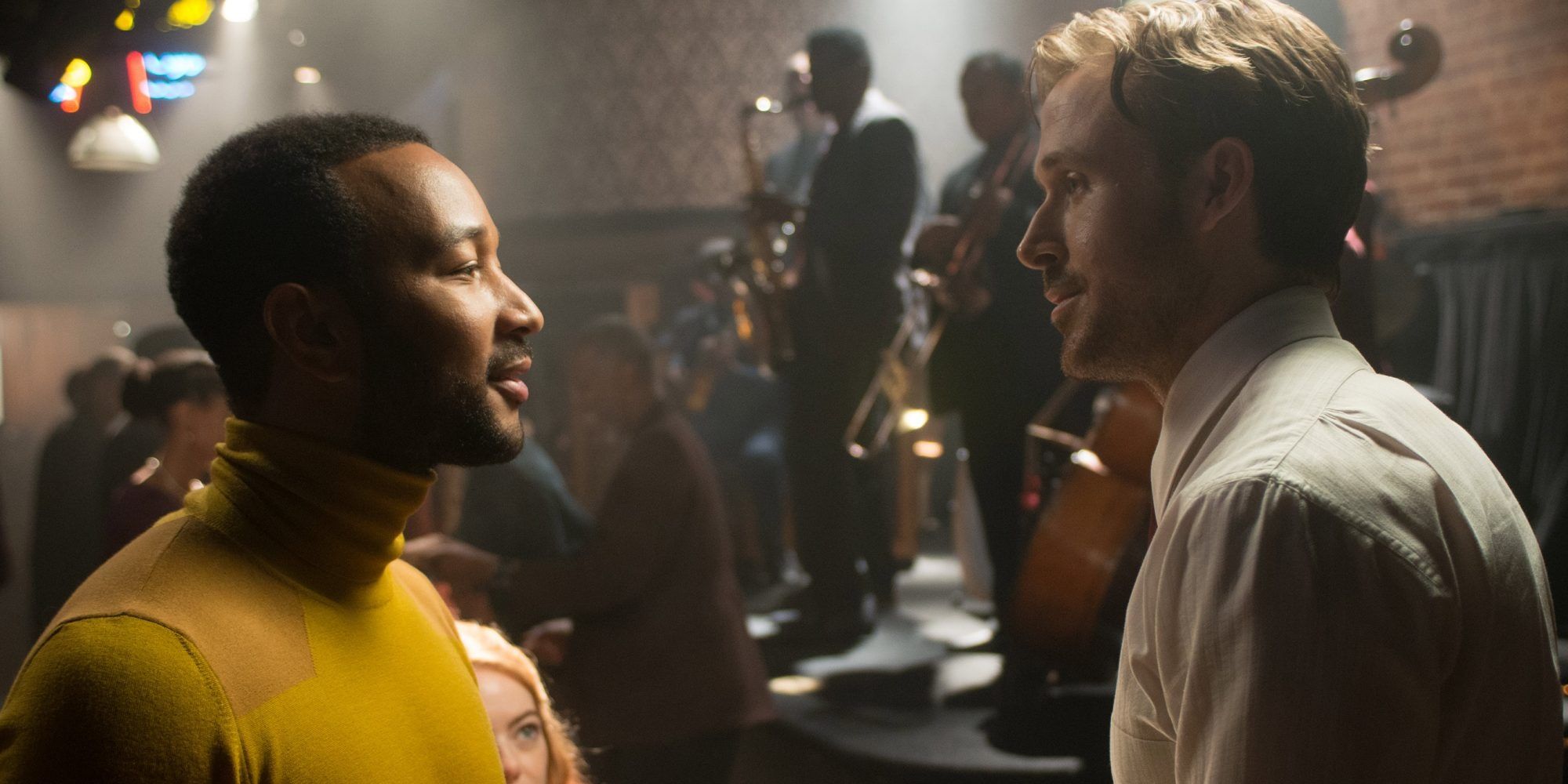 John Legend and Ryan Gosling talk in a club in La La Land