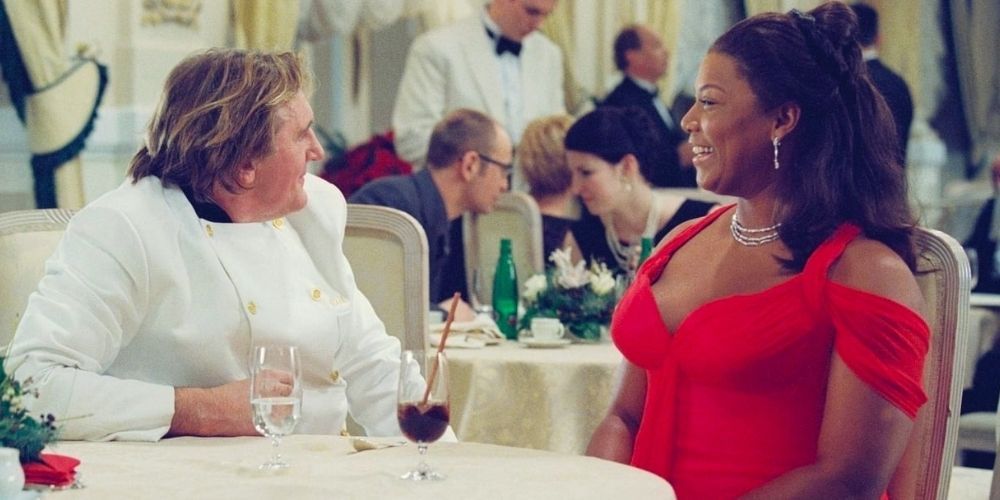  Queen Latifah at a dinner table in Last Holiday