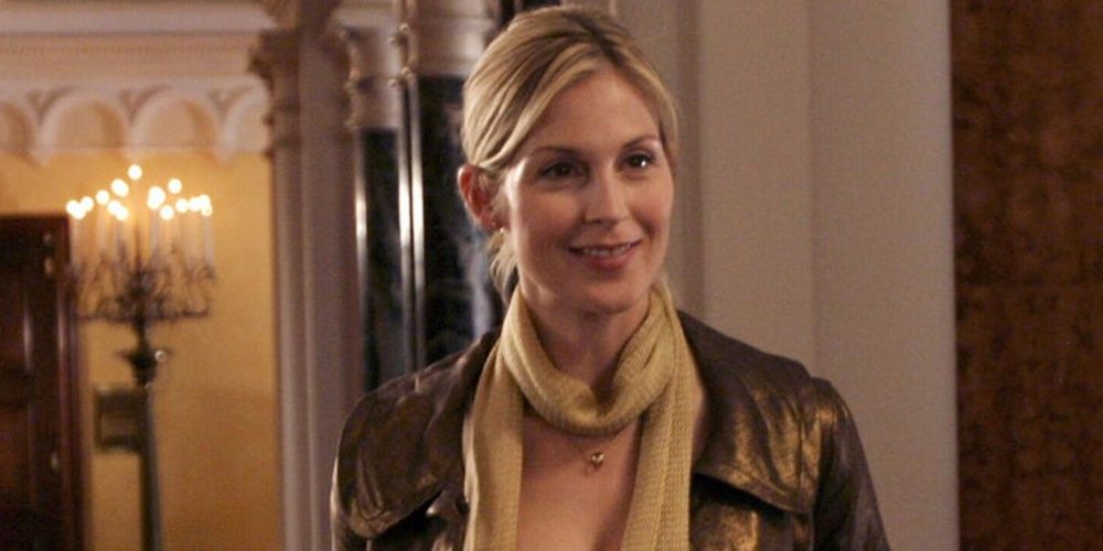 Lily Bass smiling in Gossip girl.
