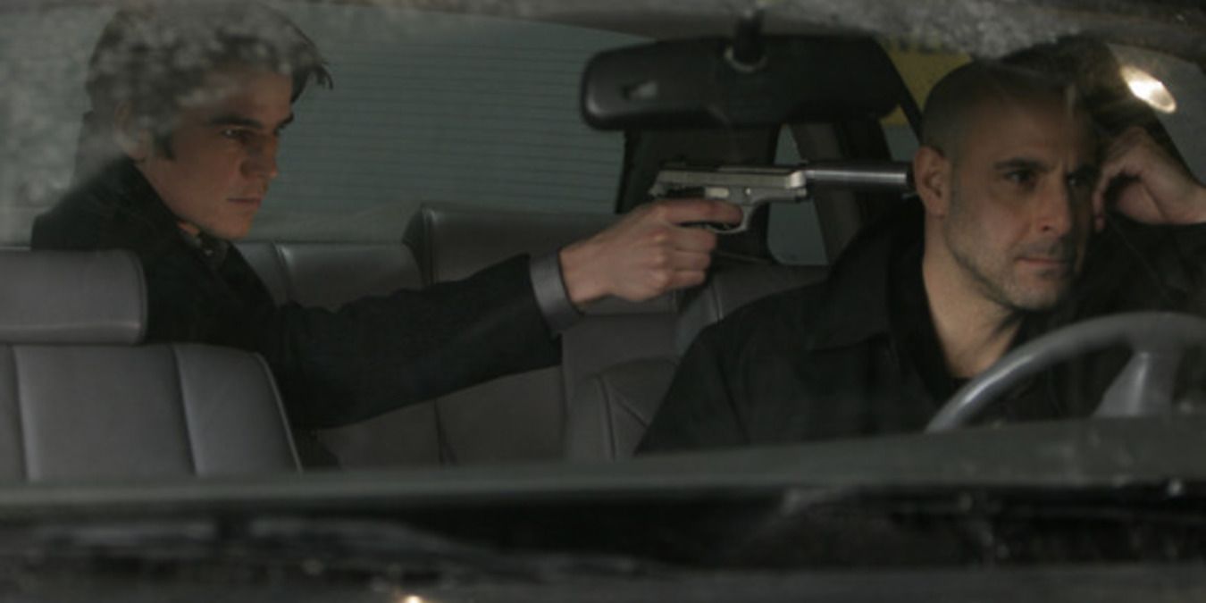 Slevin points a gun at Brickowski in a car in Lucky Number Slevin