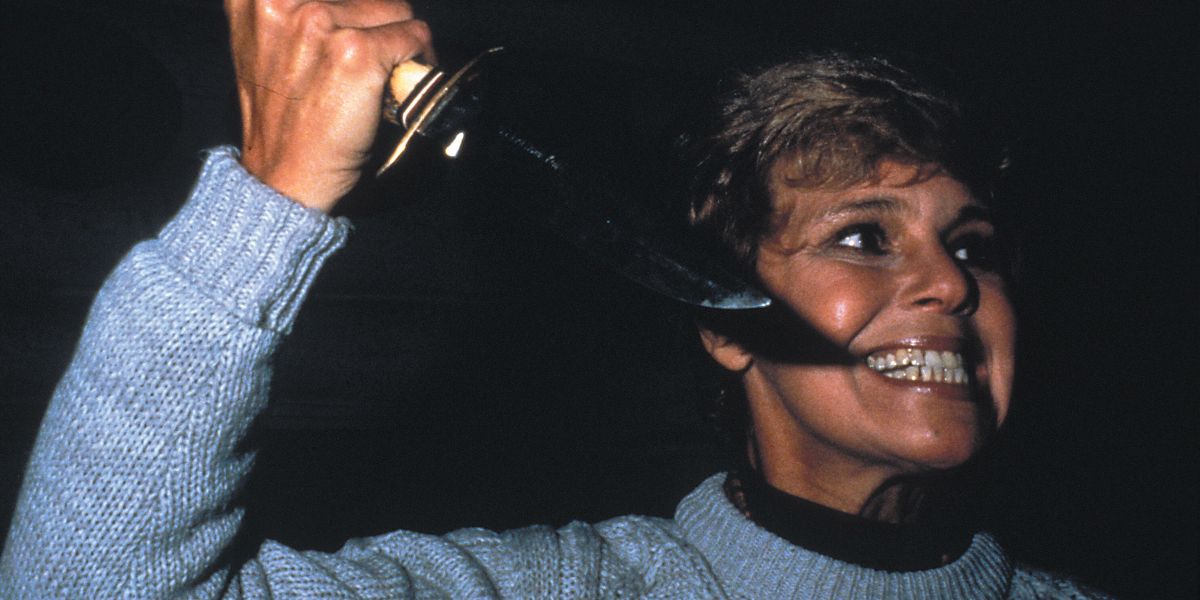 Pamela Vorhees empunhando uma faca na sexta-feira 13, 1980