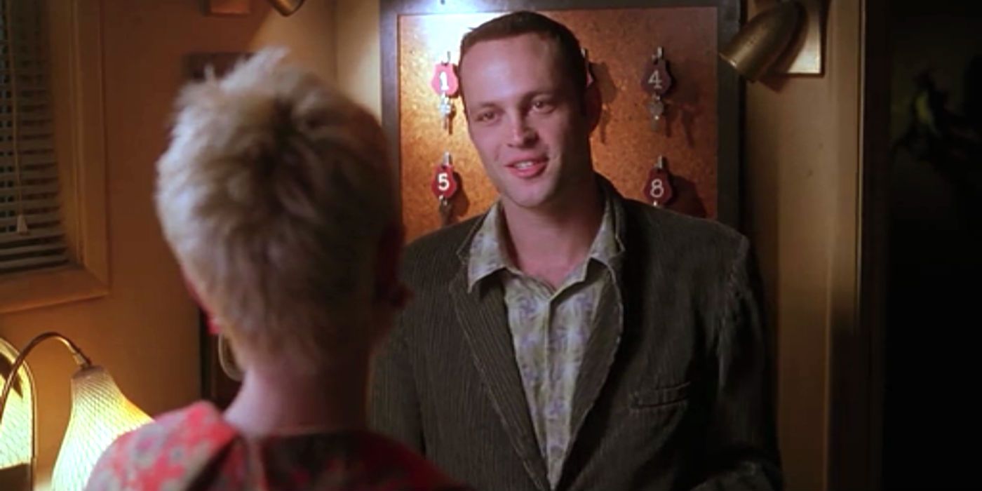 Vince Vaughn as Norman Bates smiling in the 1998 remake of Psycho