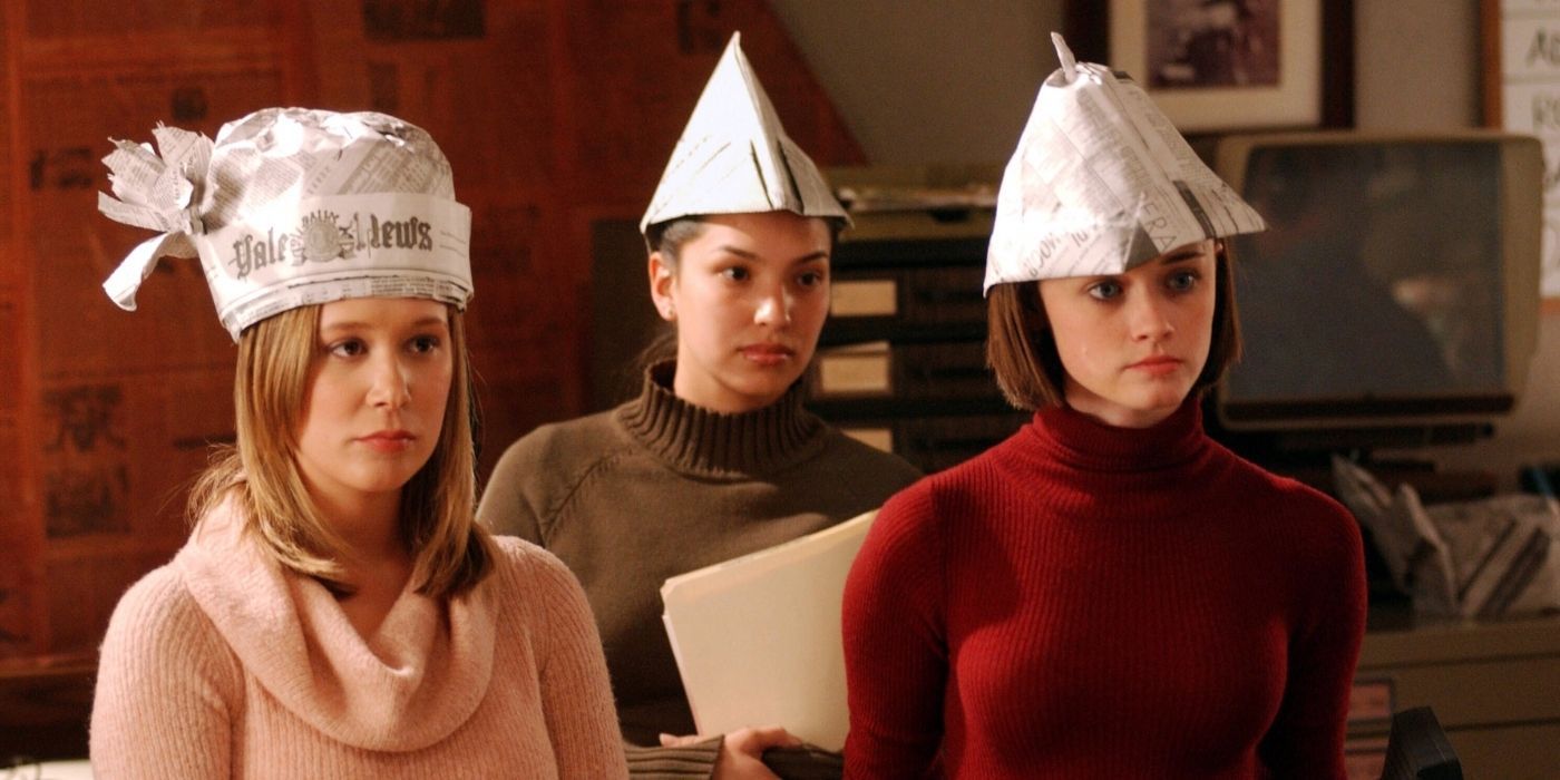 Paris (Liza Weil), Rory (Alexis Bledel), and another student wearing newspaper hats at Yale in Gilmore Girls