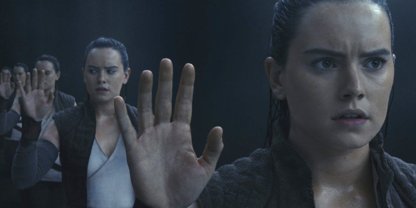 Rey sees herself while looking for her parents in The Last Jedi