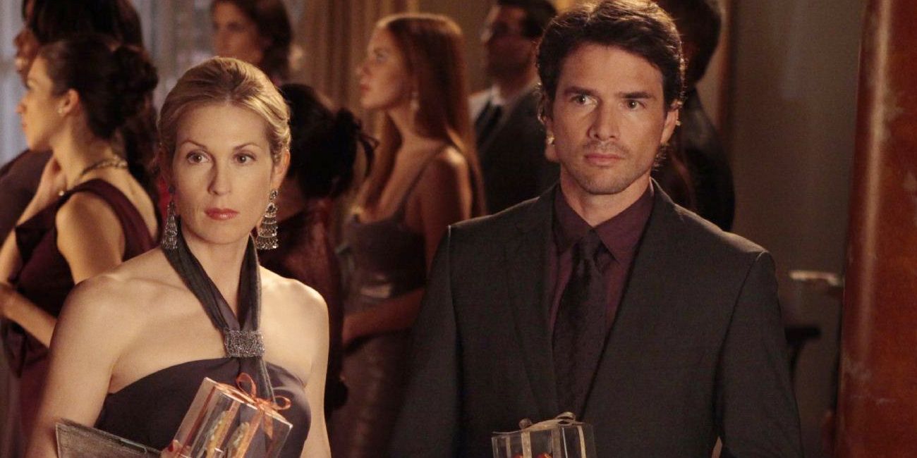 Rufus and Lily at a party in Gossip Girl