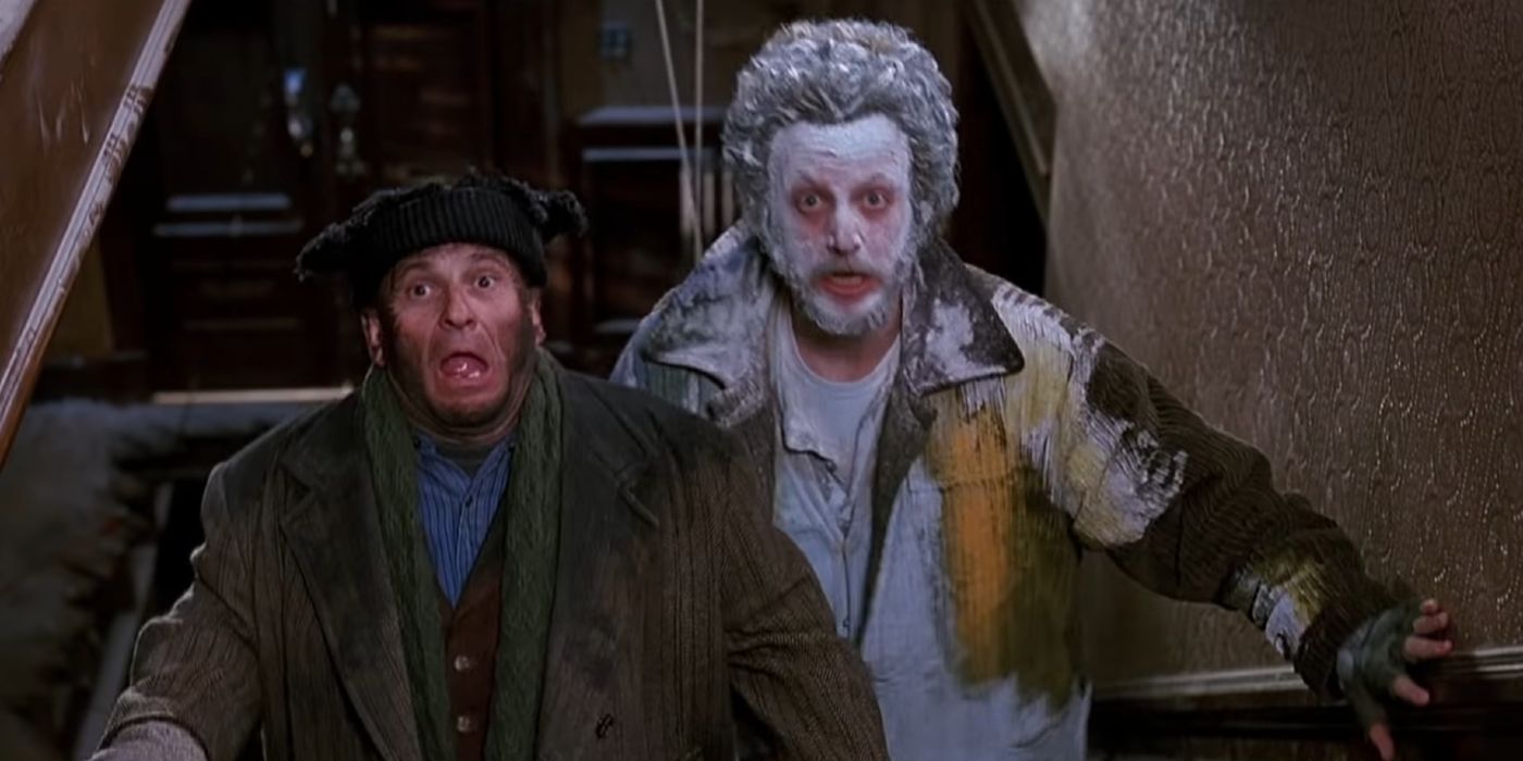 Harry and Marv reacting in fear in Home Alone 2: Lost In New York (1991)