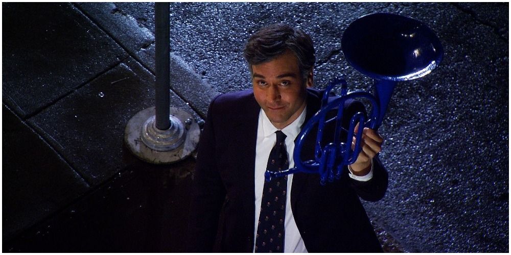 How I Met Your Mother: Ted holding blue french horn