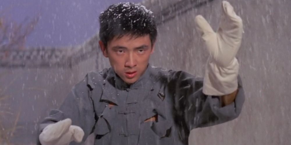 Jimmy Wang Yu fighting in the snow in The Chinese Boxer