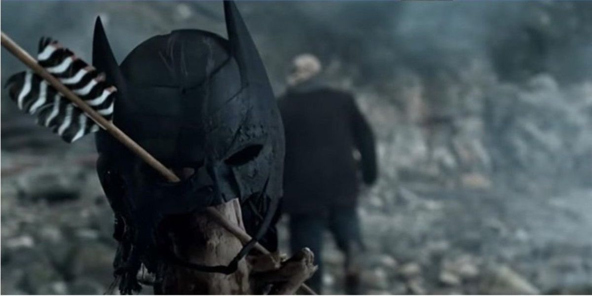 Batman's mask on alternative Lian Yu