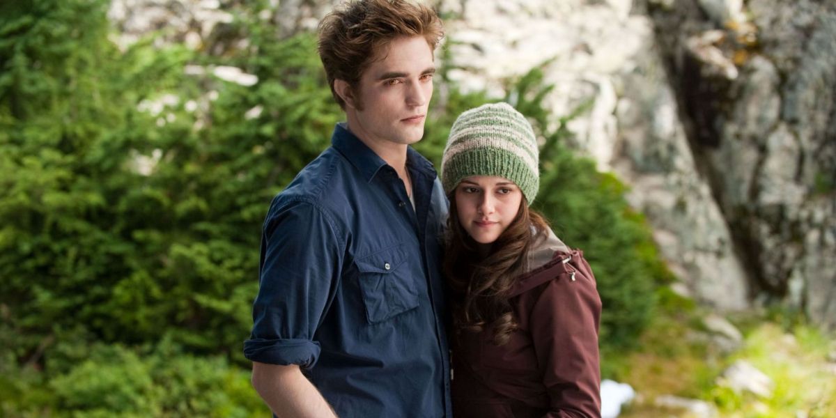 Robert Pattinson and Kristen Stewart in Twilight: Eclipse
