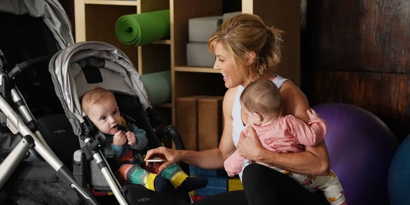 claire with haleys kids - modern family