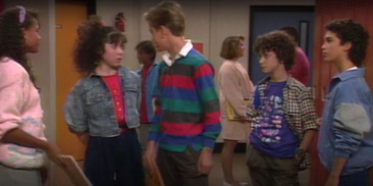 Zack hanging out with Nikki, Lisa, Screech, and Mikey