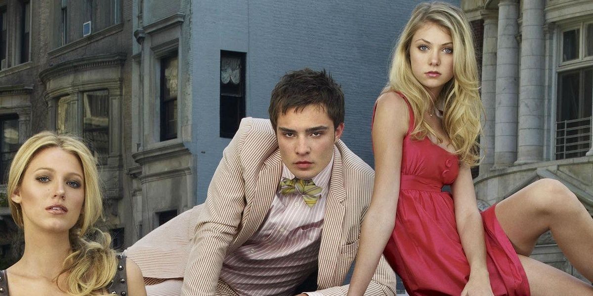 Serena, Chuck, and Jenny in a promotional image for Gossip Girl Season 1