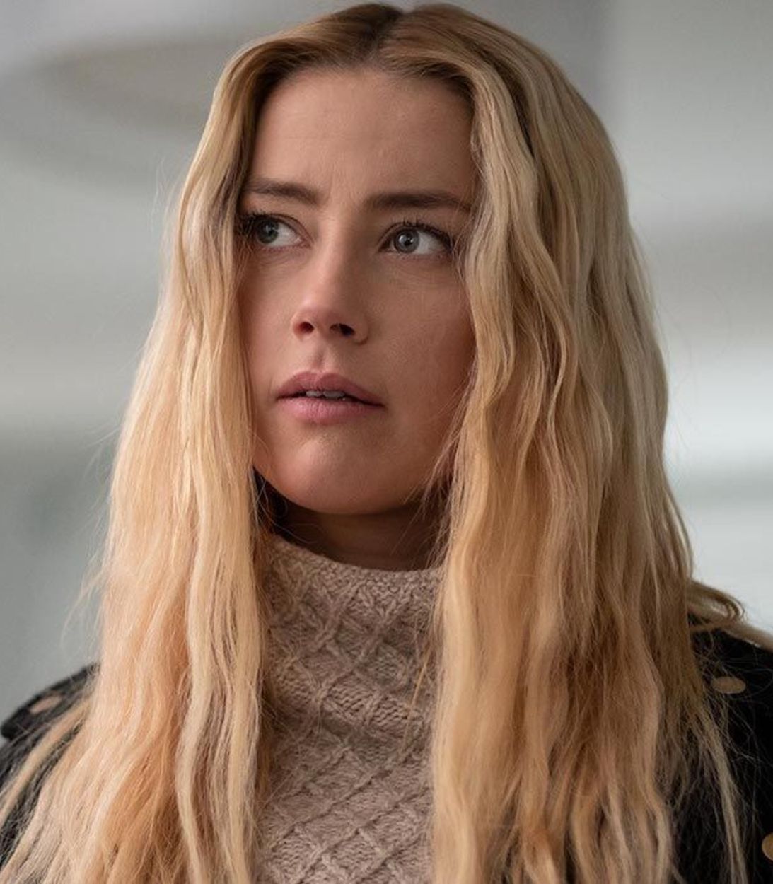the stand amber heard vertical