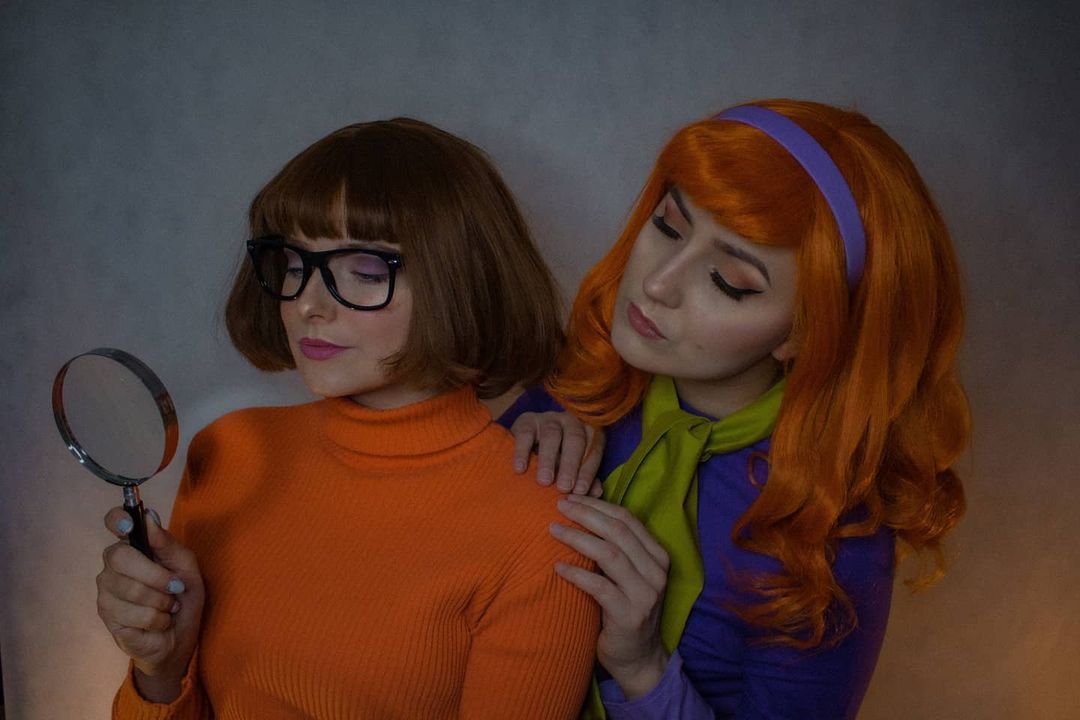 ScoobyDoo 10 Velma & Daphne Cosplay That Are Too Good - pokemonwe.com