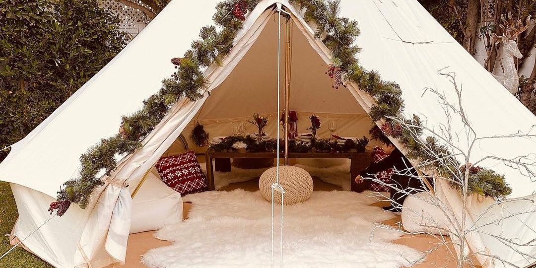 Jennifer Love Hewitt Christmas Tent