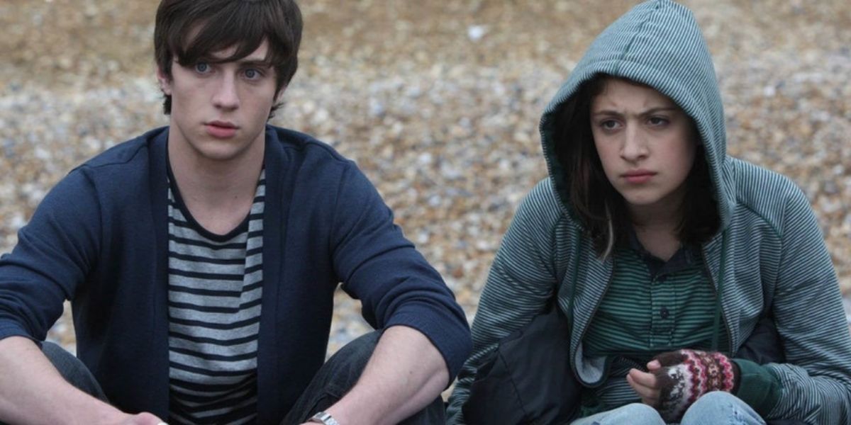 Robbie and Georgia in Angus, Thongs and Perfect Snogging (2008)
