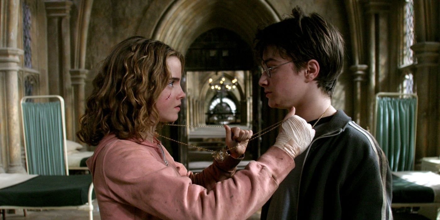 Hermione e Harry usando o vira-tempo.