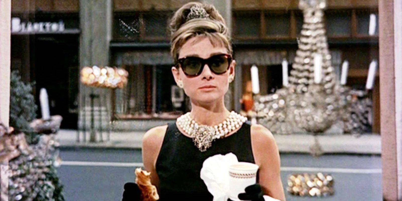 Holly eating a bagel in front of Tiffany's in Breakfast at Tiffany's.