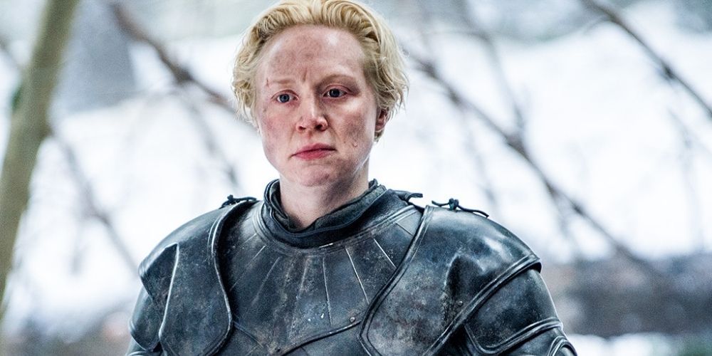 Brienne pledges her sword to Sansa in Game of Thrones