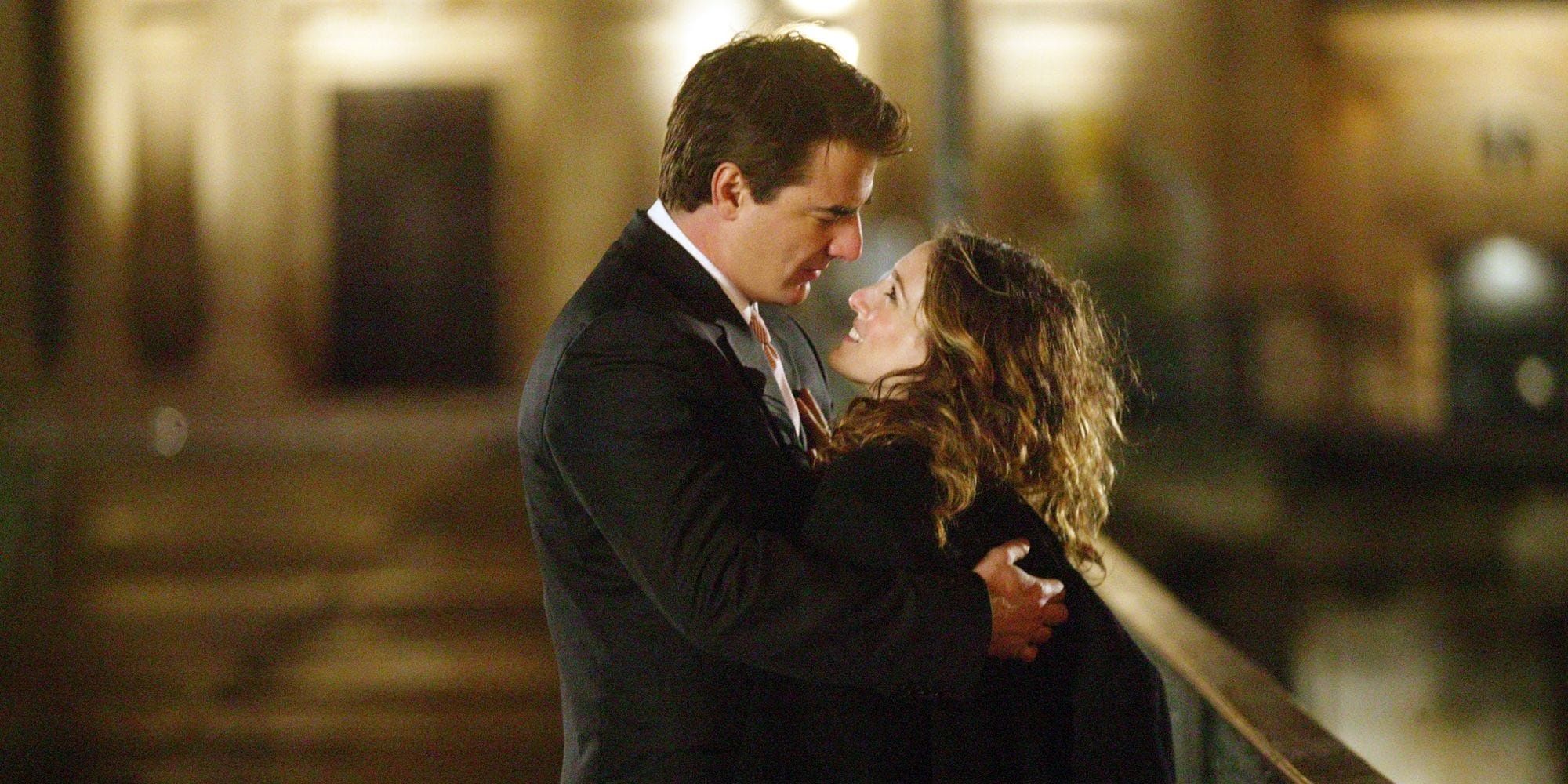 Mr. Big and Carrie embrace outside in Sex and the City.