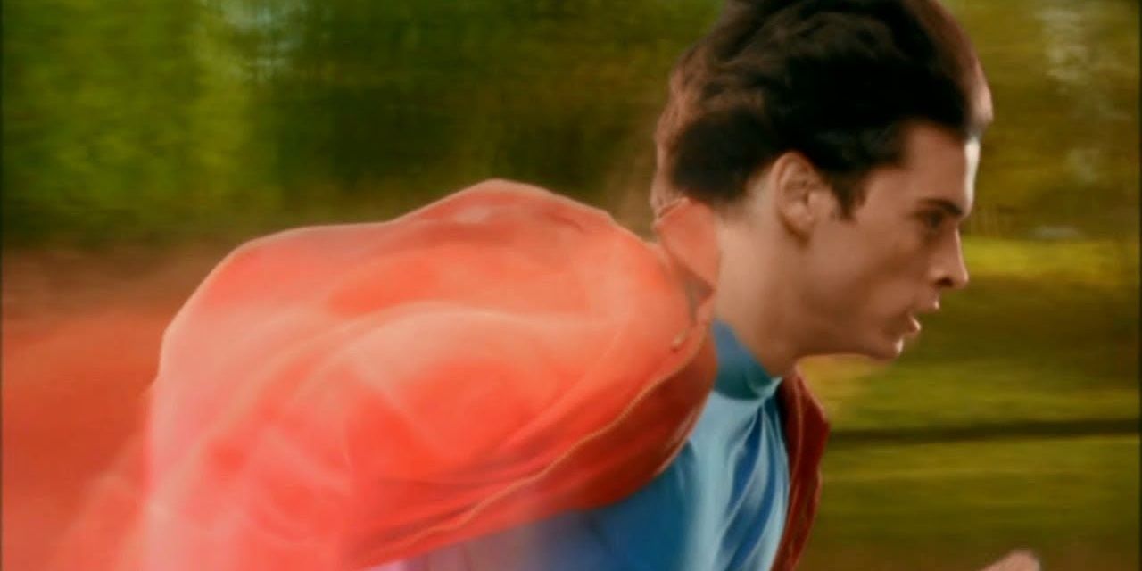 Smallville: 10 Things You Didn’t Notice About Clark Kent’s Costume