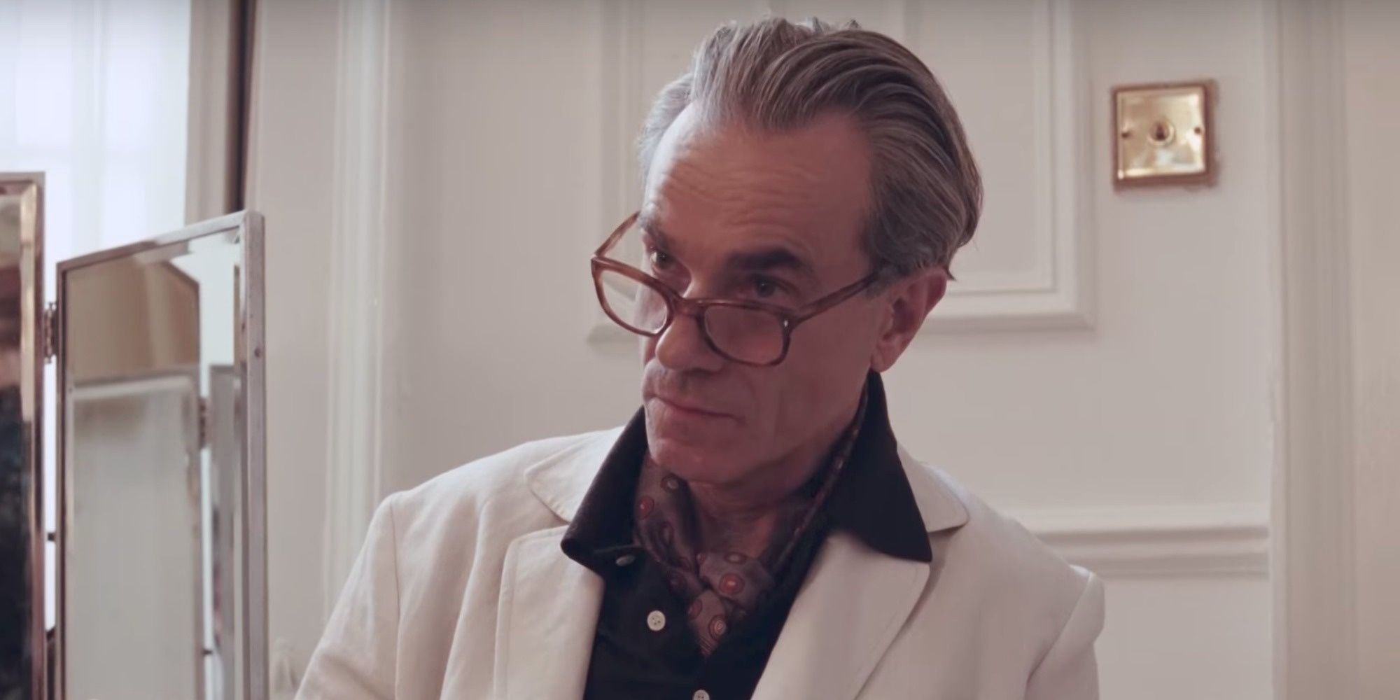 Daniel Day Lewis wearing glasses in Phantom Thread