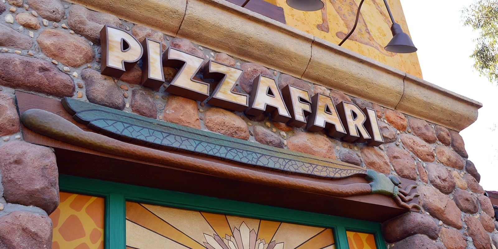 Disney World Italian Restaurants - Pizzafari Entry Image