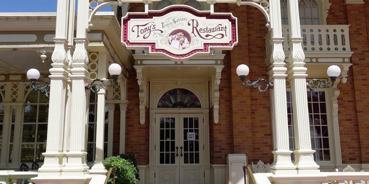 Disney World Italian Restaurants - Tony&rsquo;s Town Square Entry