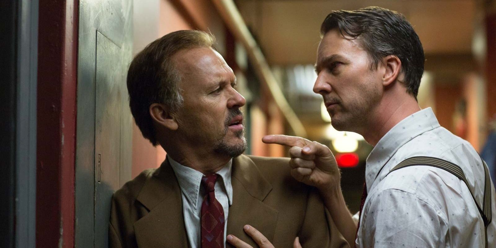 Edward Norton threatrens Michael Keaton in Birdman