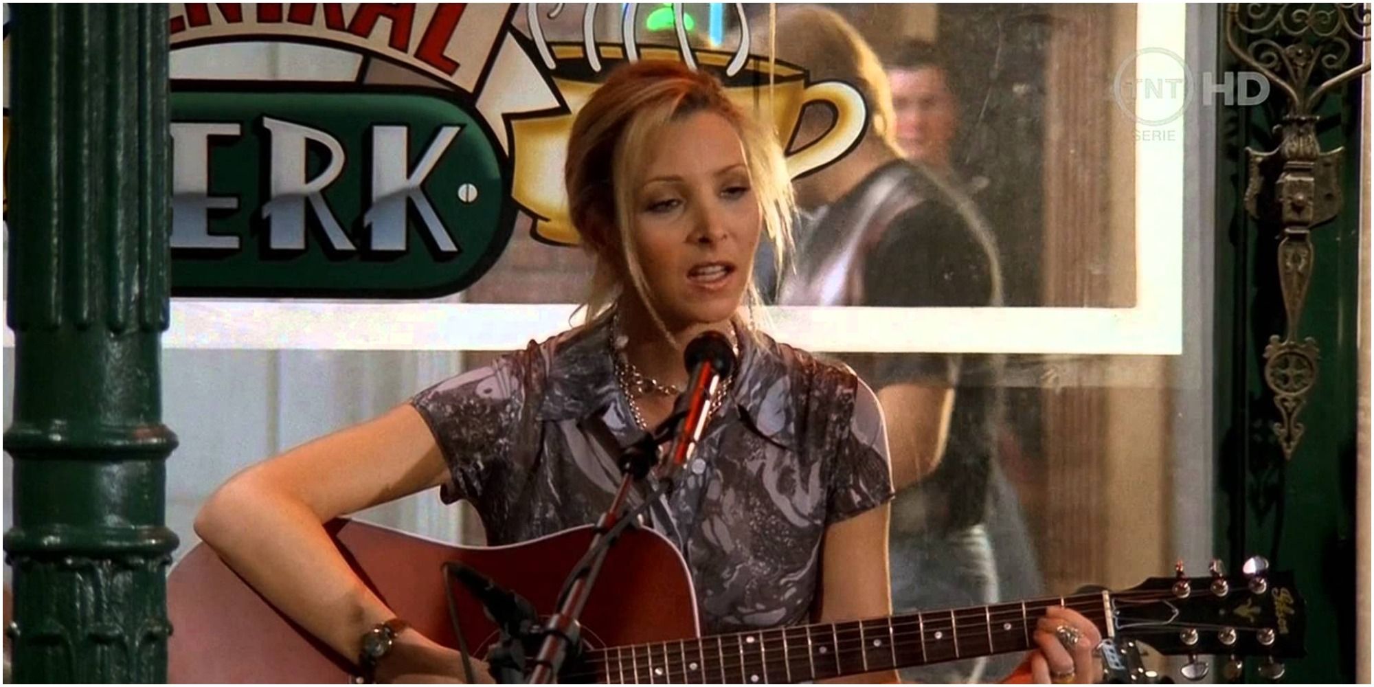 Phoebe sings Smelly Cat in Central Perk
