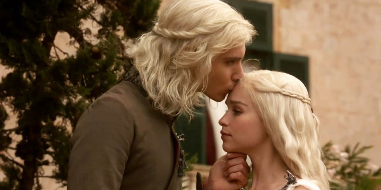 Viserys kisses Daenerys' forehead in Game Of Thrones