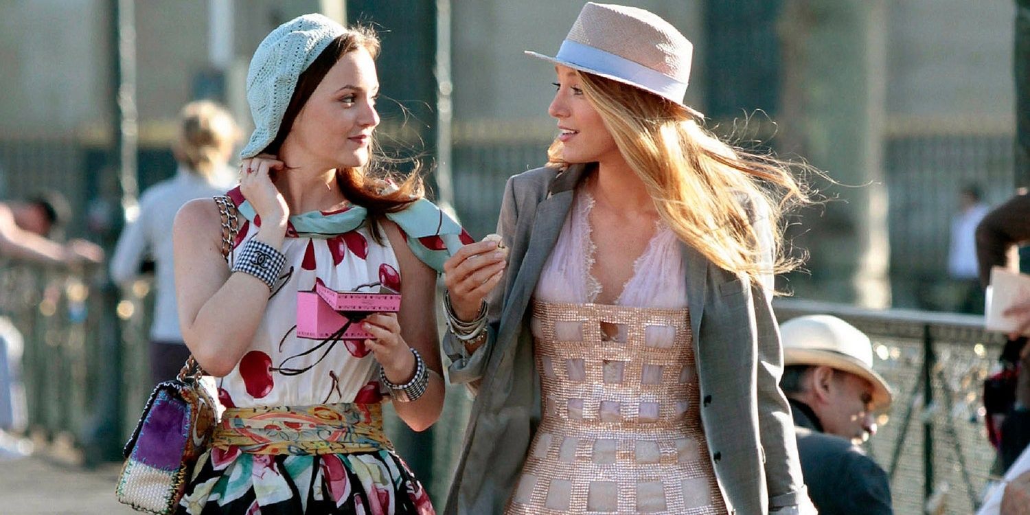 Blair and Serena walk together in Paris in Gossip Girl.